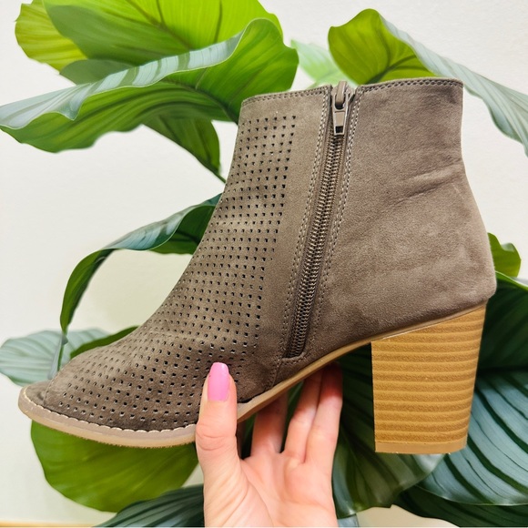 Jorē Savvy Heeled Boots - Picture 3 of 7